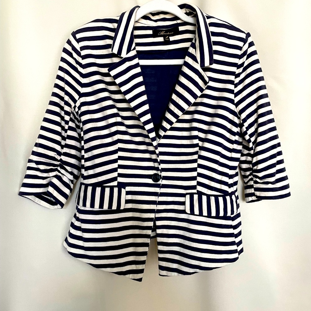 White and dark blue, one button, 3/4 sleeves